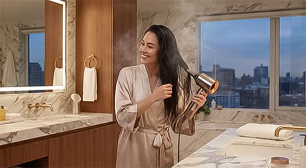 ドライヤーしてる写真